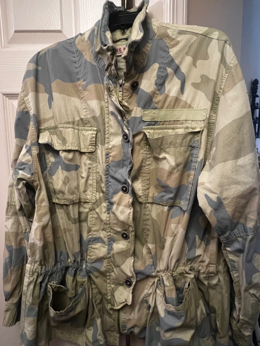 Free People Camo lightweight jacket size M .. Great Condition